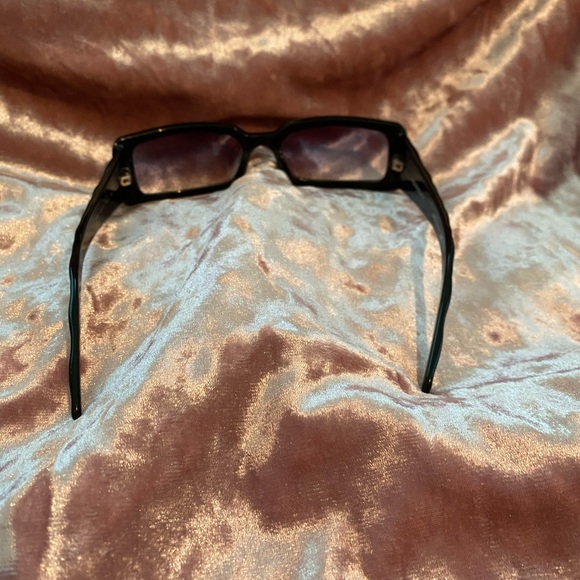 COPY - ❤️ CHANEL SUNGLASSES ❤️ - Picture 3 of 8